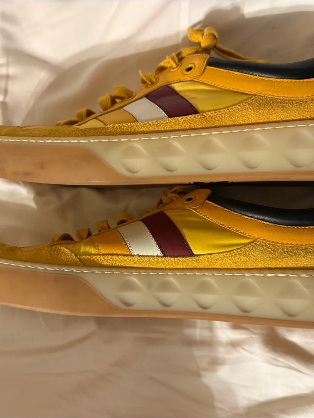 Gucci vintage men’s Yellow Lace-Up Casual Sneakers